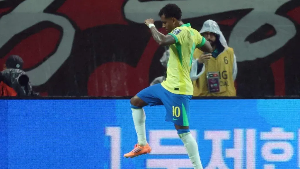 Enquanto alguns jogadores ficam pouco tempo em campo pelo clube, encontram nas seleções nacionais oportunidades para manter ritmo, ganhar experiência e mostrar talento, revelando contrastes entre rodízio interno e protagonismo internacional. (Photo by Chung Sung-Jun/Getty Images)