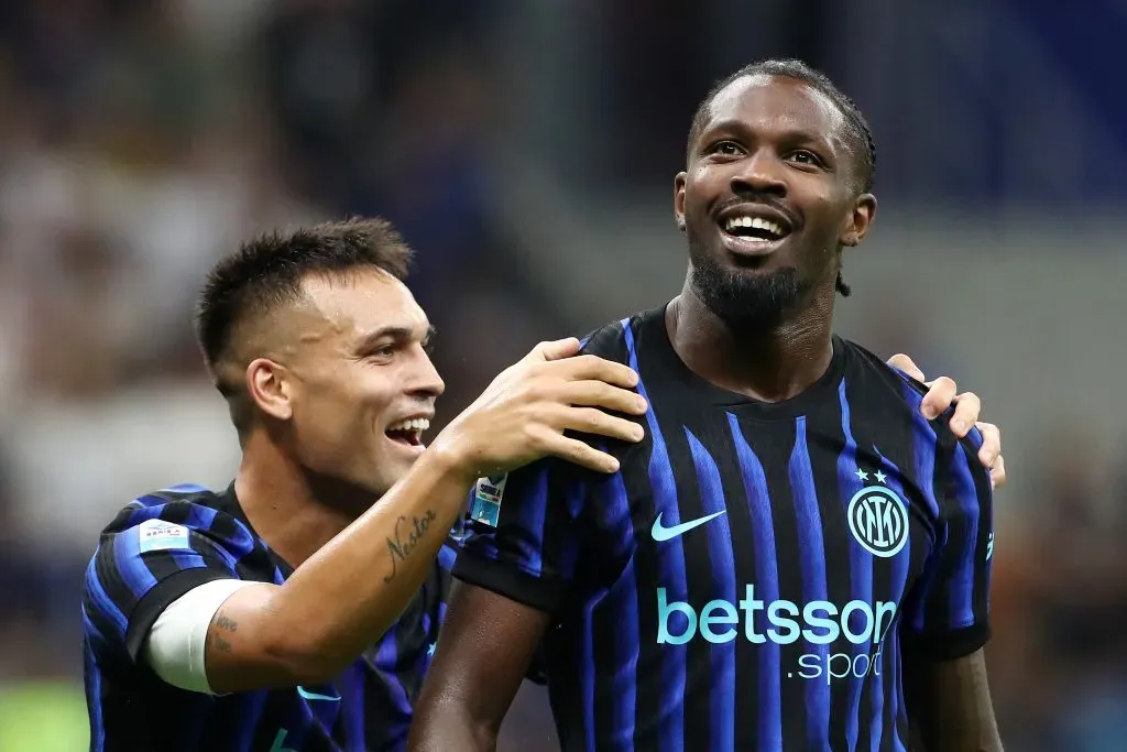 Thuram e Lautaro Martinez em jogo da Inter. (Photo by Marco Luzzani/Getty Images)