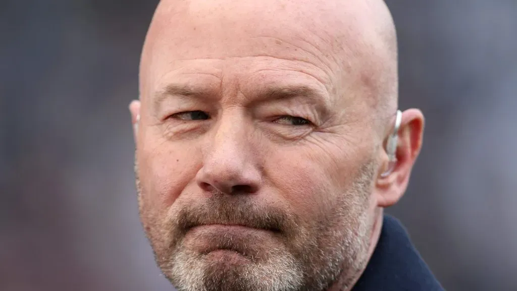 O comentarista analisa as dificuldades de adaptação do jogador à Premier League, elogia seu papel tático e destaca a importância de aprimorar a finalização para justificar o alto investimento feito pelo clube. (Photo by George Wood/Getty Images)