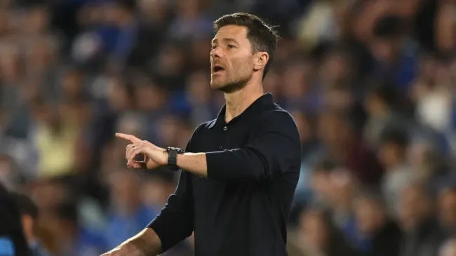 Xabi Alonso em jogo (Foto: Denis Doyle/Getty Images)