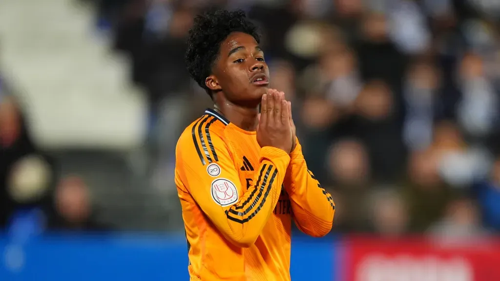 Endrick lamenta durante partida do Real Madrid. (Foto: Angel Martinez/Getty Images)