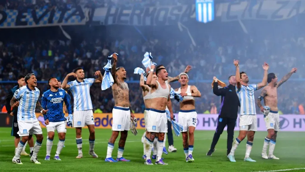 Racing comemora após vencer partida da Copa Libertadores. Foto: Marcelo Endelli/Getty Images