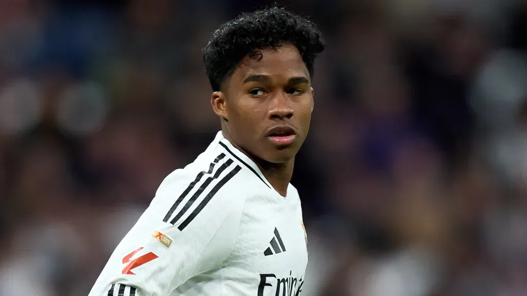 Endrick durante partida com a camisa do Real Madrid (Foto: Angel Martinez/Getty Images)