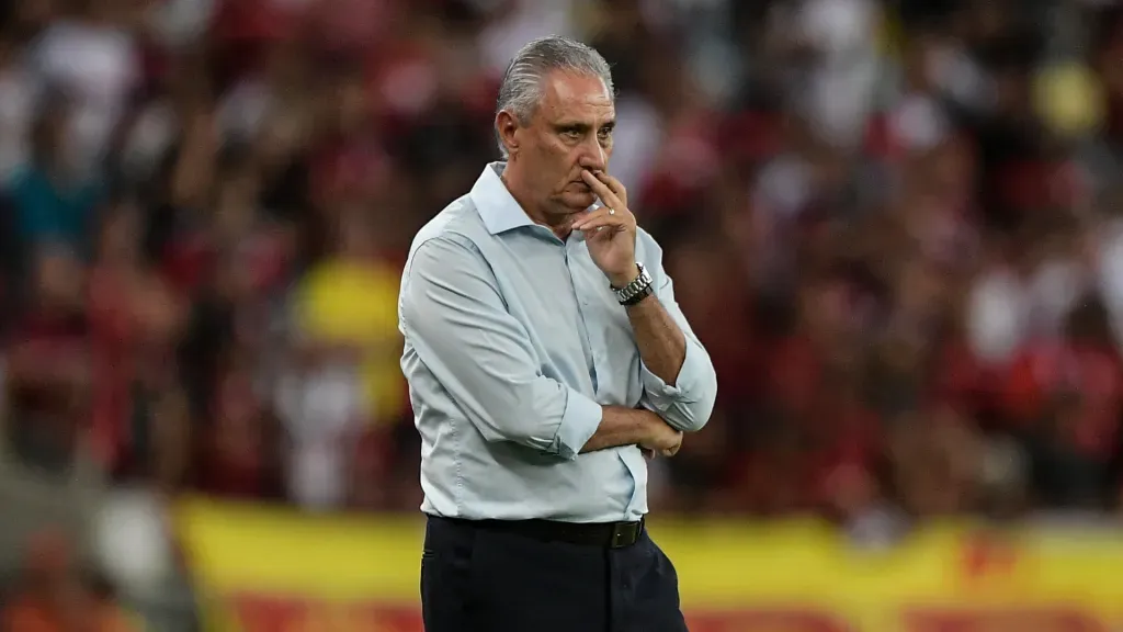 Técnico Tite durante partida do Flamengo (Foto: Thiago Ribeiro/AGIF)