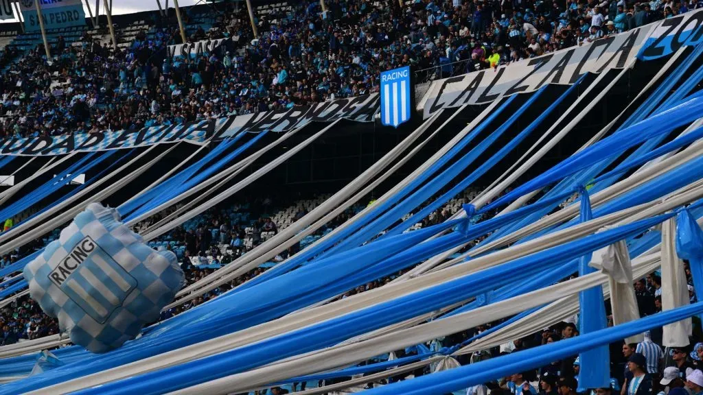 Racing recebeu o apoio da torcida antes de enfrentar o Flamengo pela Libertadores (foto: Marcelo Endelli/Getty Images)