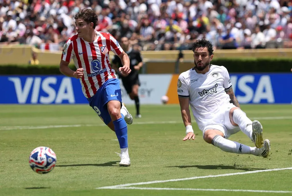 Julián Álvarez em partida contra o Botafogo pela Copa do Mundo de Clubes da Fifa – Foto: Stu Forster/Getty Images