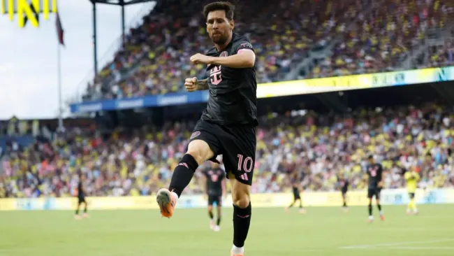 Lionel Messi comemora após um gol marcado. Foto: Johnnie Izquierdo/Getty Images