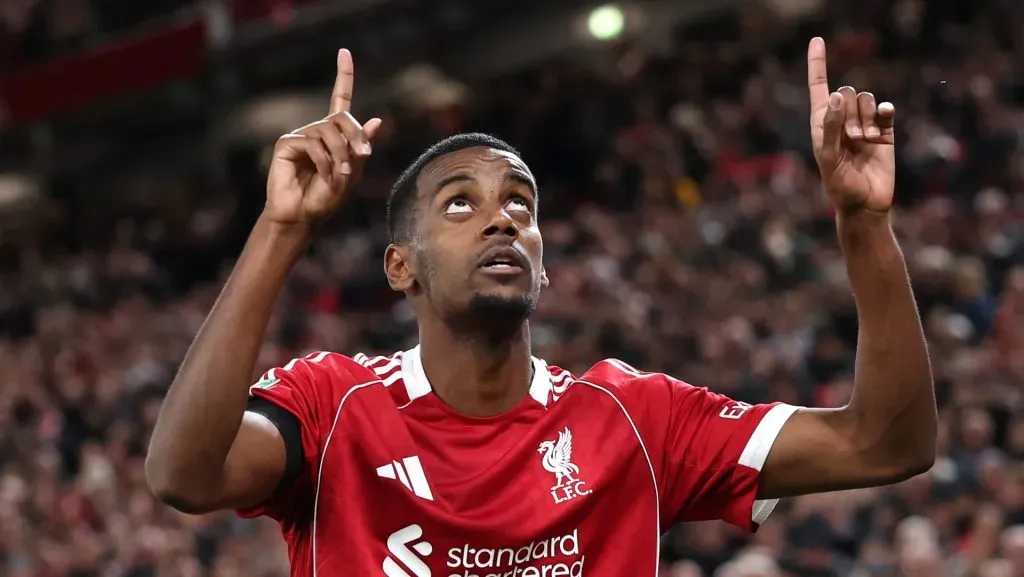 Liverpool classifica na Copa da Liga Inglesa com primeiro gol de Isak