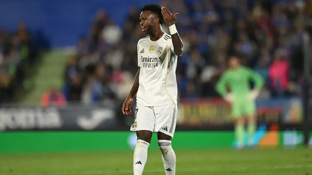 Vinicius Júnior está perto de jogar mais um clássico entre Real Madrid e Barcelona (foto: Denis Doyle/Getty Images)