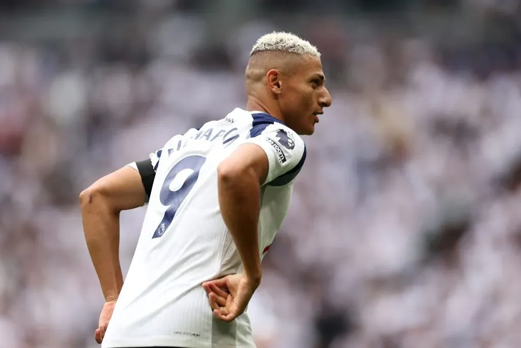 Richarlison comemorando gol contra o Burnley, na Premier League. Foto: Julian Finney/Getty Images