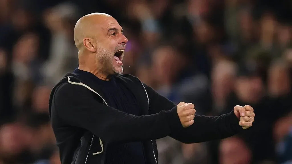 Guardiola vai definir o time titular do Manchester City contra o Aston Villa (foto: Carl Recine/Getty Images)