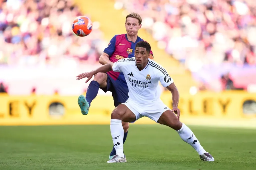 Somente no Santiago Bernabéu, o time do Real Madrid tem vantagem sobre o Barcelona. Times se enfrentam neste domingo (26). (Foto: Alex Caparros/Getty Images)