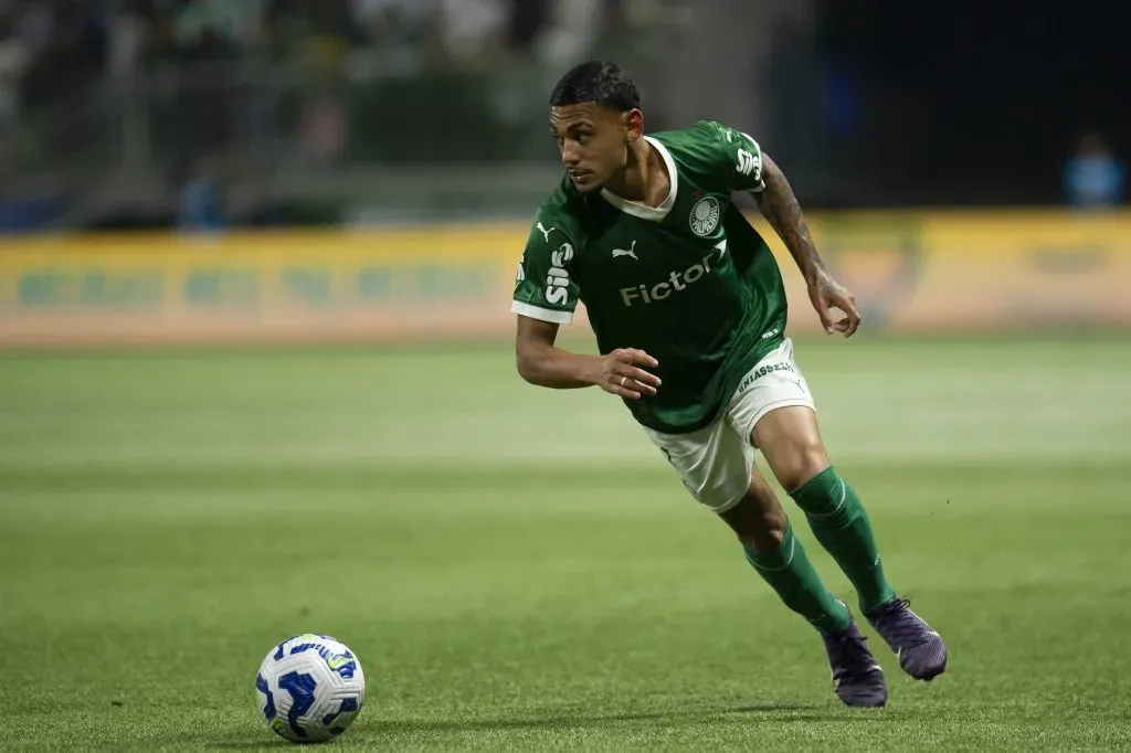 Riquelme Fllipi em camp pelo Palmeiras: Jovem também é observado pelo Zenit (Foto: Anderson Romao/AGIF)