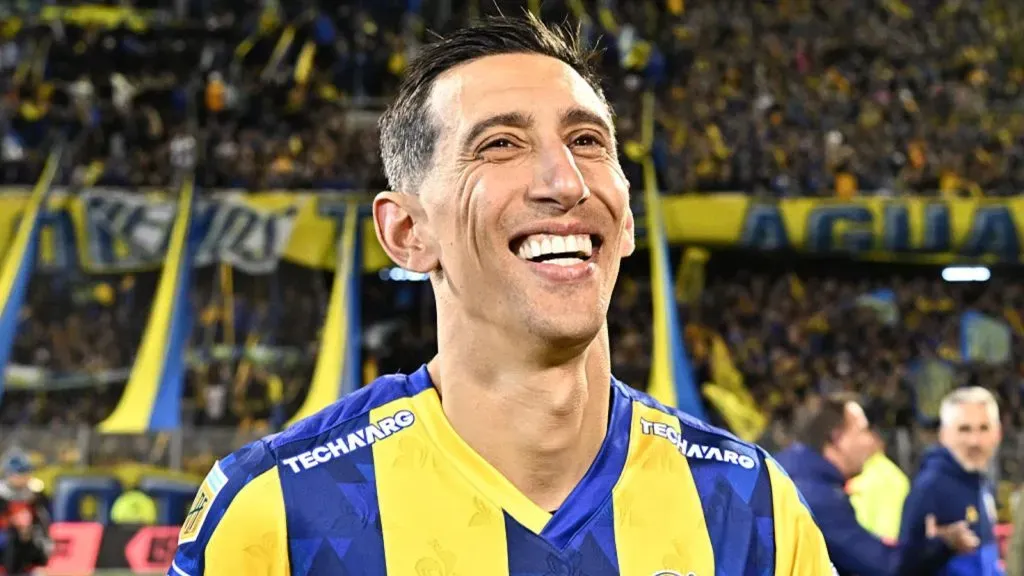Ángel Di María sorrindo em comemoração de vitória do Rosário Central.