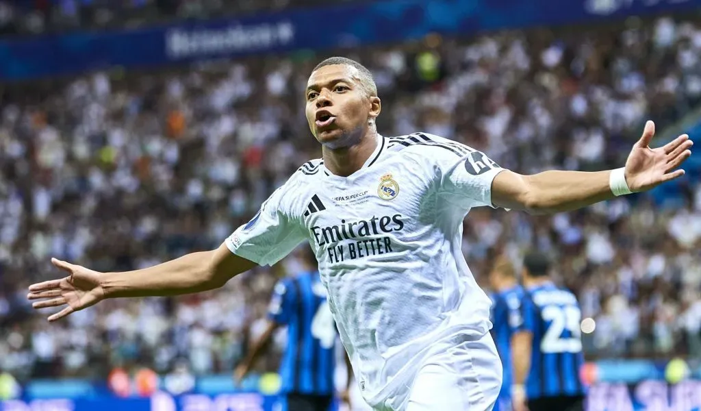 Mbappé, corre em comemoração no Real Madrid