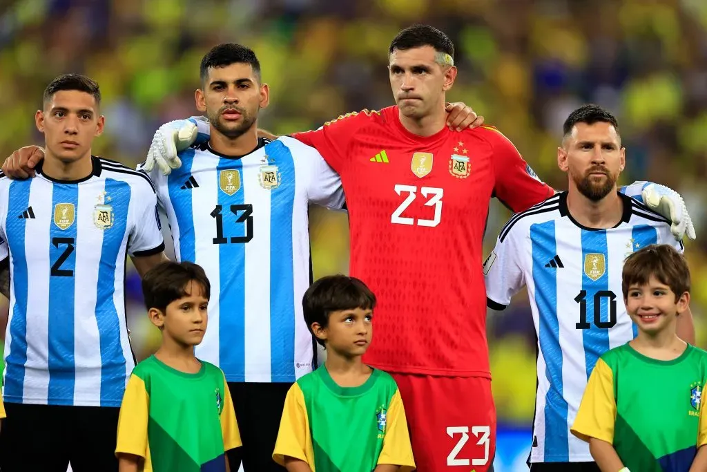 Nahuel Molina, Cristian Romero, Emiliano Martinez e Lionel Messi em jogo da seleção da Argentina (Foto: Buda Mendes/Getty Images)