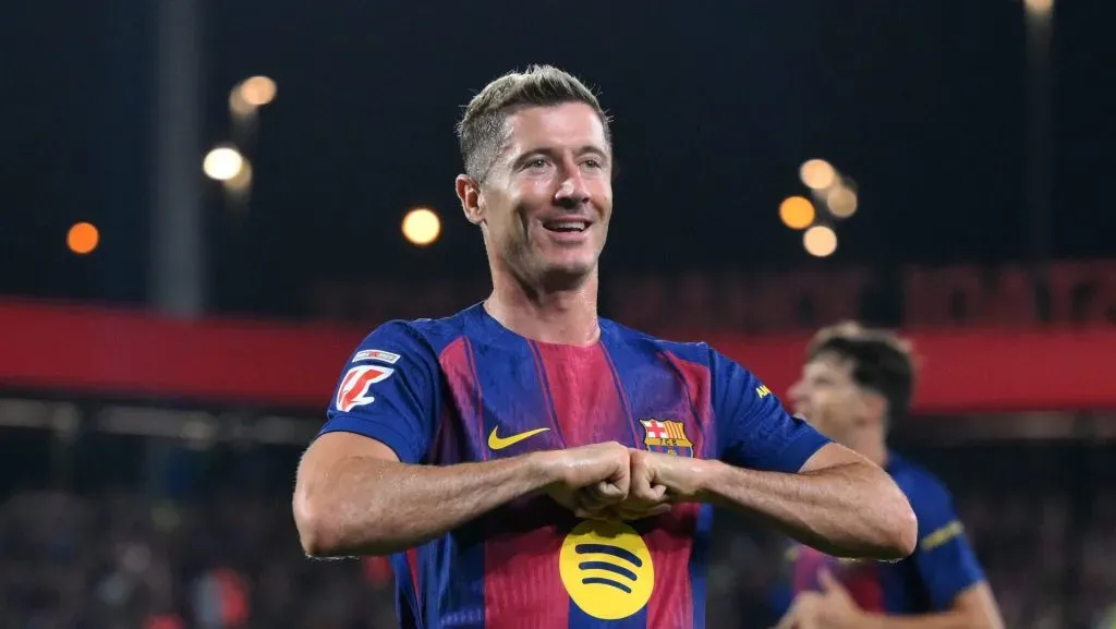 Robert Lewandowski comemorando gol pelo Barcelona. (Photo by David Ramos/Getty Images)