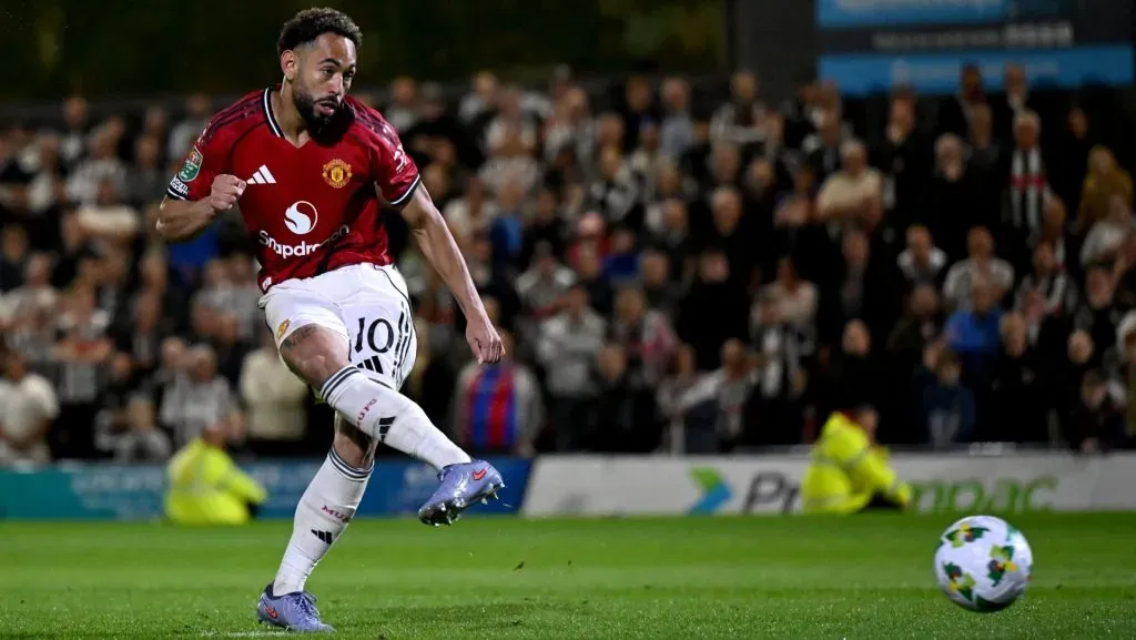 Matheus Cunha durante partida da Carabao Cup. Foto: Shaun Botterill/Getty Images