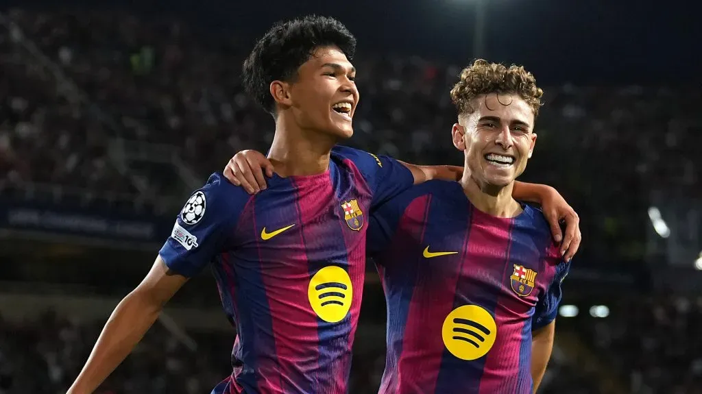 Dro Fernández comemorando gol com Fermín pelo Barcelona