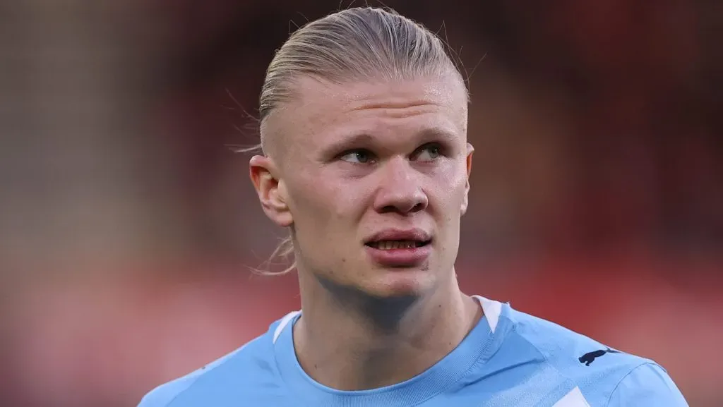 Haaland, alvo do Real Madrid, em campo com o Manchester City (Photo by Ryan Pierse/Getty Images)