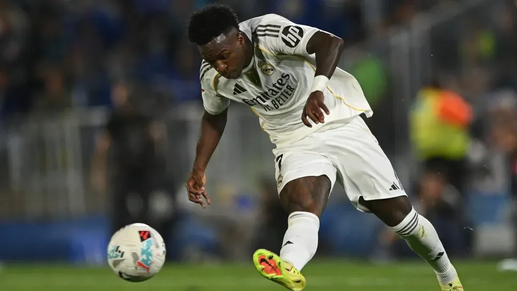 Vinicius Júnior ajuda na criação de jogadas ofensivas do Real Madrid (foto: Denis Doyle/Getty Images)