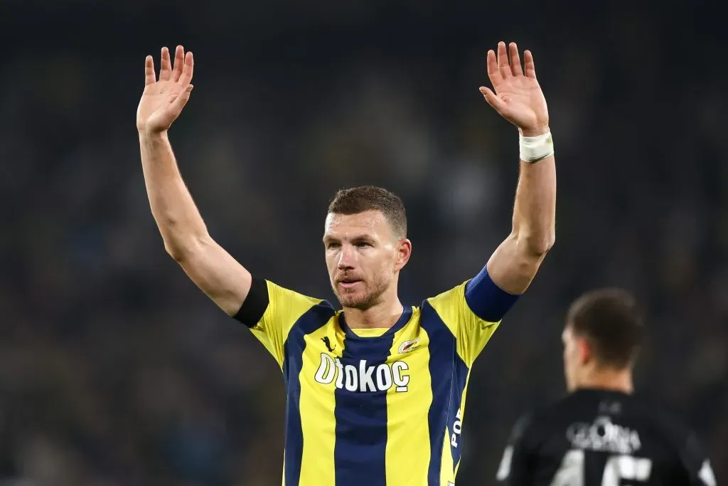 Dzeko deixou o Fenerbahçe no meio do ano (Foto: Ahmad Mora/Getty Images)
