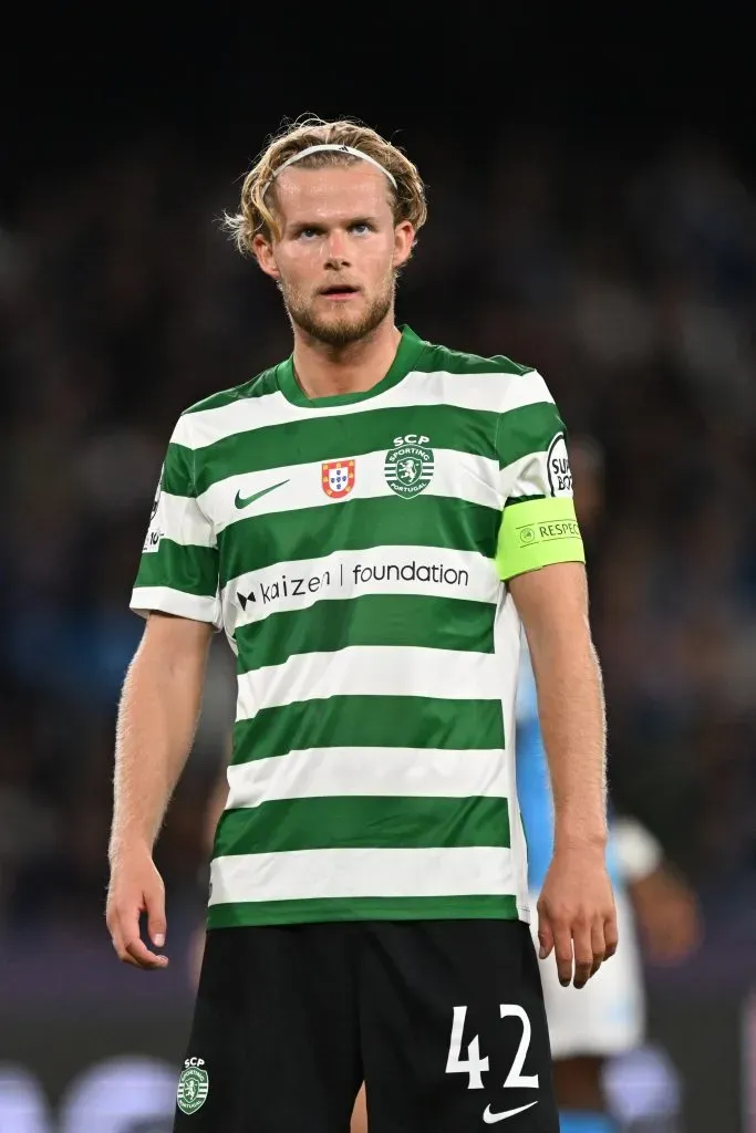 Volante dinamarquês Morten Hjulmand, de 26 anos, do Sporting, é um nome que o Manchester City tem interesse. Porém, quer ultrapassar o rival Manchester United na corrida pelo jogador, que segundo o portal TEAMtalk, também estaria considerando atuar na Premier League (Foto: Francesco Pecoraro/Getty Images)