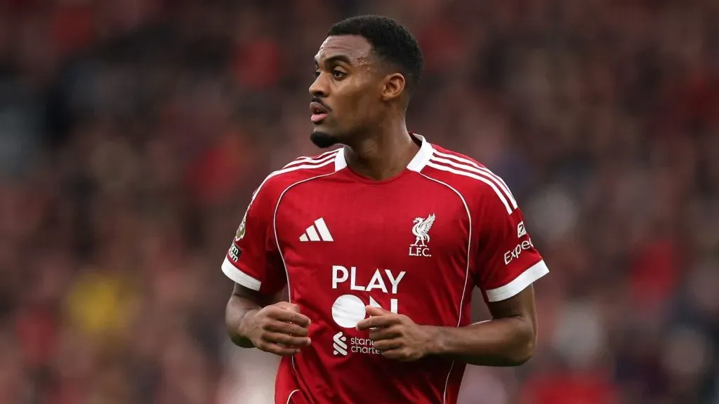 Gravenberch pode ser novidade do Liverpool contra o Aston Villa (foto: Michael Regan/Getty Images)