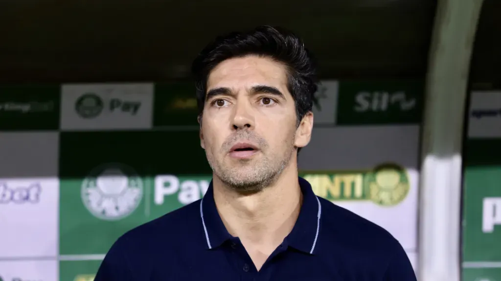 Abel Ferreira durante jogo do Palmeiras no Allianz Parque. (Foto: Marcello Zambrana/AGIF)