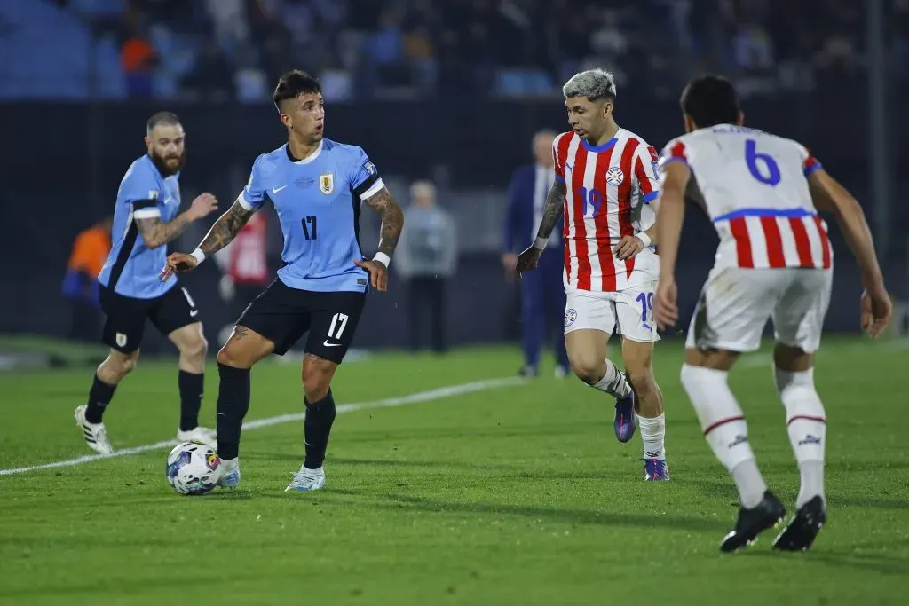 Cristian Olivera em campo pelo Uruguai (Foto: Ernesto Ryan/Getty Images)