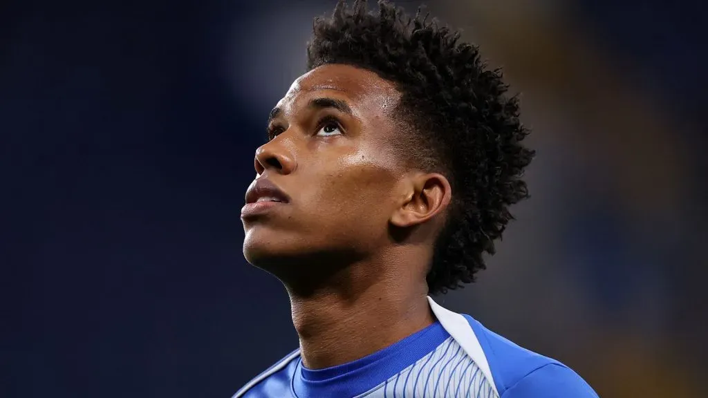 Estêvão foi elogiado por Andrey Santos antes da partida entre Chelsea e Tottenham (foto: Ryan Pierse/Getty Images)