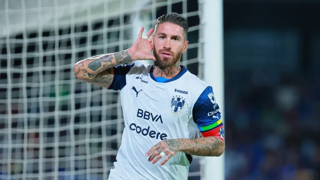 Sergio Ramos comemora gol com a camisa do Monterrey (Photo by Manuel Velasquez/Getty Images)