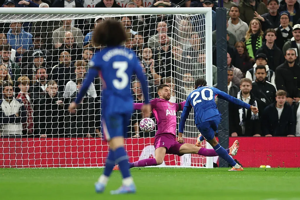 João Pedro marca gol pelo Chelsea. (Photo by Alex Pantling/Getty Images)