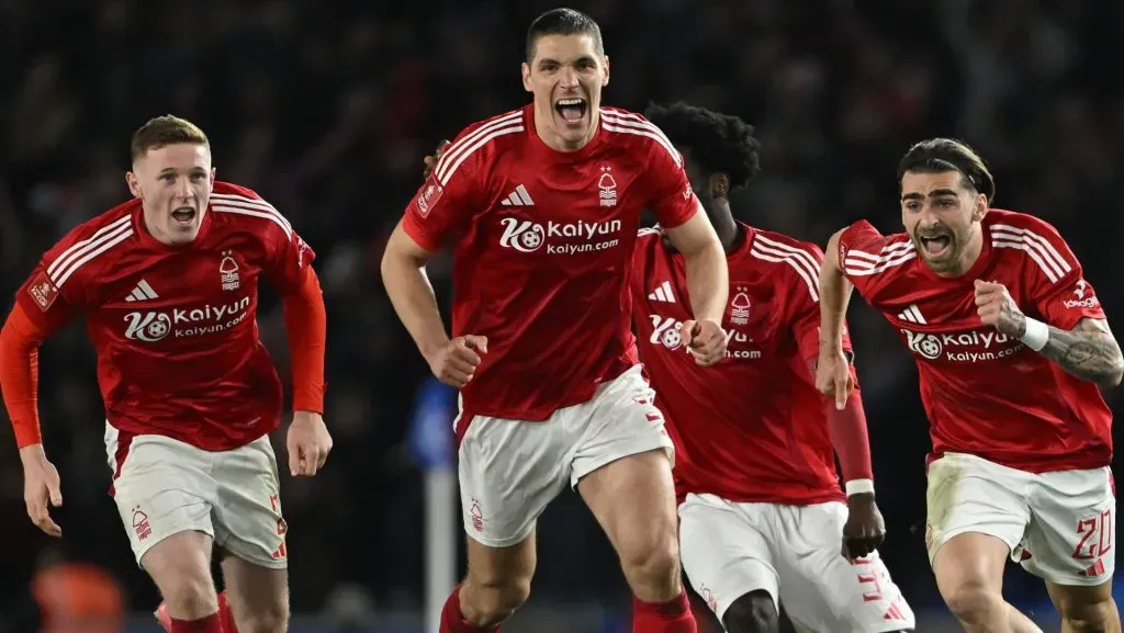 Elliot Anderson, alvo do Manchester United, em jogo do Nottingham Forest. Foto: Mike Hewitt/Getty Images