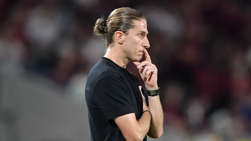 Filipe Luís pelo Flamengo. (Foto: Thiago Ribeiro/AGIF)