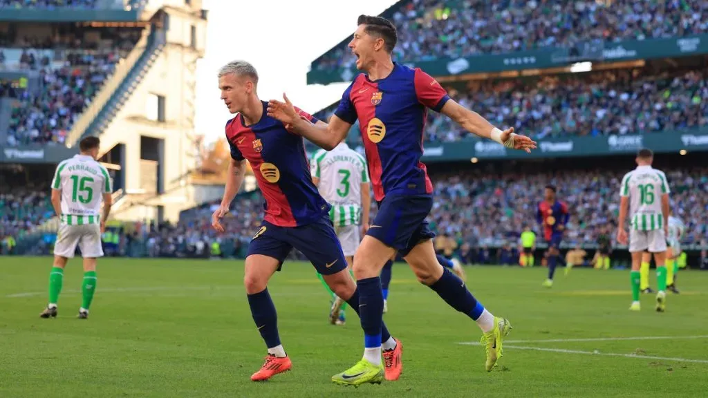 Dani Olmo e Lewandowski foram relacionados para a partida entre Barcelona e Elche (foto: Fran Santiago/Getty Images)