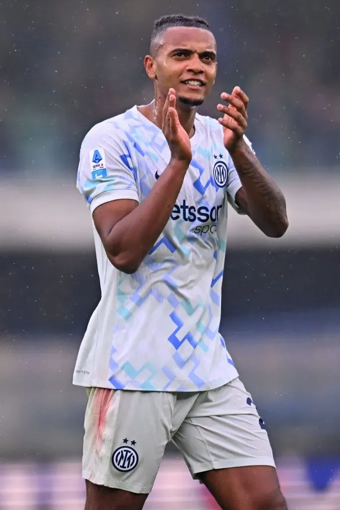 Manuel Akanji deixou o Manchester City por conta da concorrência no elenco, já que haviam seis zagueiros. Hoje, ele quer permanecer na Inter de Milão após o seu empréstimo (Foto: Alessandro Sabattini/Getty Images)