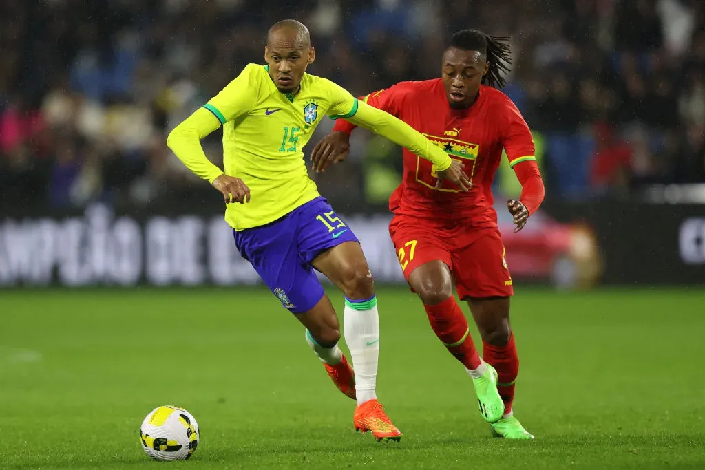 Fabinho em ação em Brasil x Gana. (Photo by Dean Mouhtaropoulos/Getty Images)