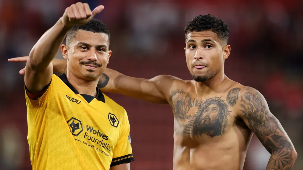 André e João Gomes, juntos após partida do Wolverhampton