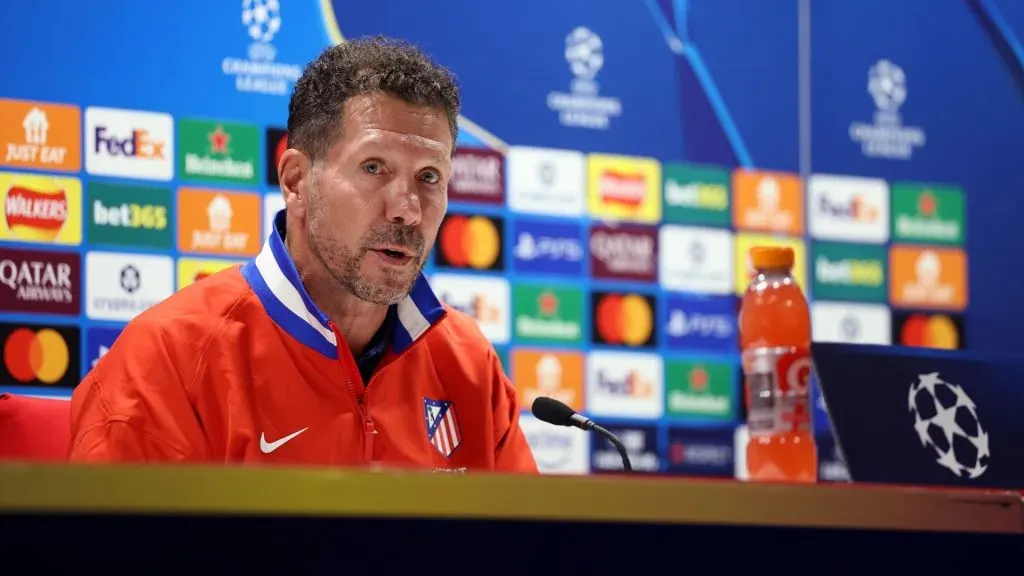 Diego Simeone vai escalar uma nova defesa no Atlético de Madrid após a contusão de Le Normand (foto: Harry Murphy/Getty Images)