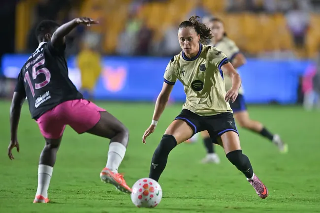 Ewa Pajor é uma das artilheira do Barcelona na temporada - Foto: Azael Rodriguez/Getty Images