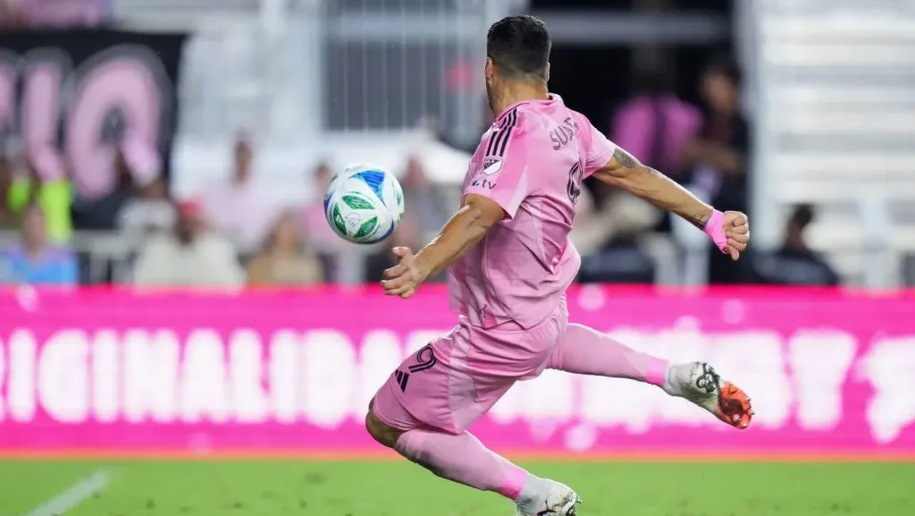 Luis Suárez marca gol do time durante MLS. Foto: Rich Storry/Getty Images
