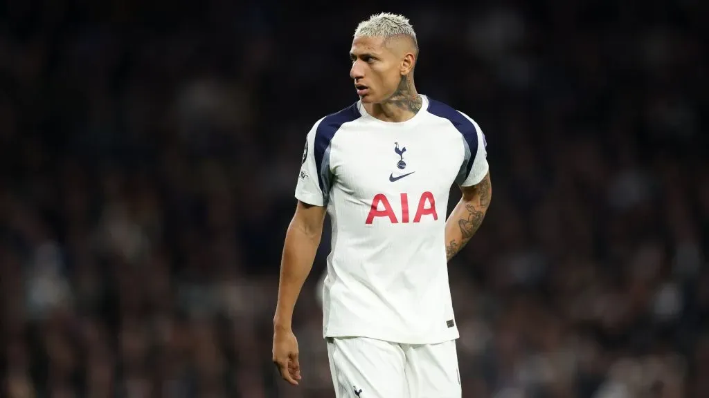 Richarlison trabalha por espaço no time do Tottenham (foto: Alex Pantling/Getty Images)