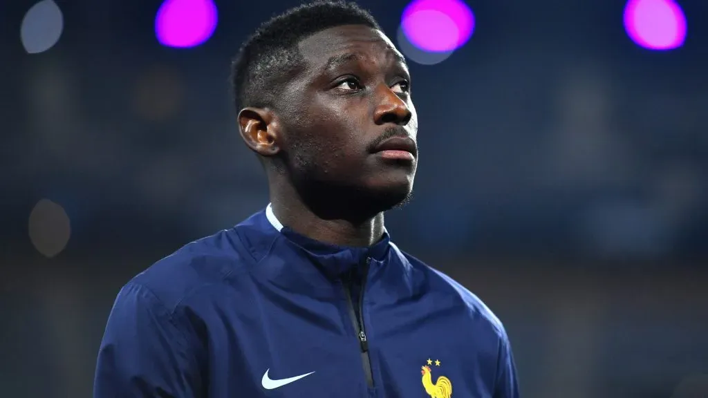 Kolo Muani é outra novidade da França para jogos decisivos por uma vaga à Copa do Mundo 2026 (foto: Franco Arland/Getty Images)