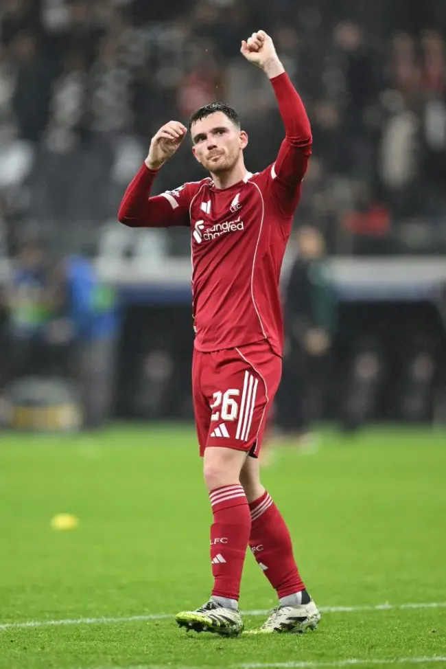 Andrew Robertson pode deixar o Liverpool para assinar um contrato com o Celtic, segundo o TEAMtalk. Jogador seria um torcedor do clube escocês. (Foto: Christian Kaspar-Bartke/Getty Images)