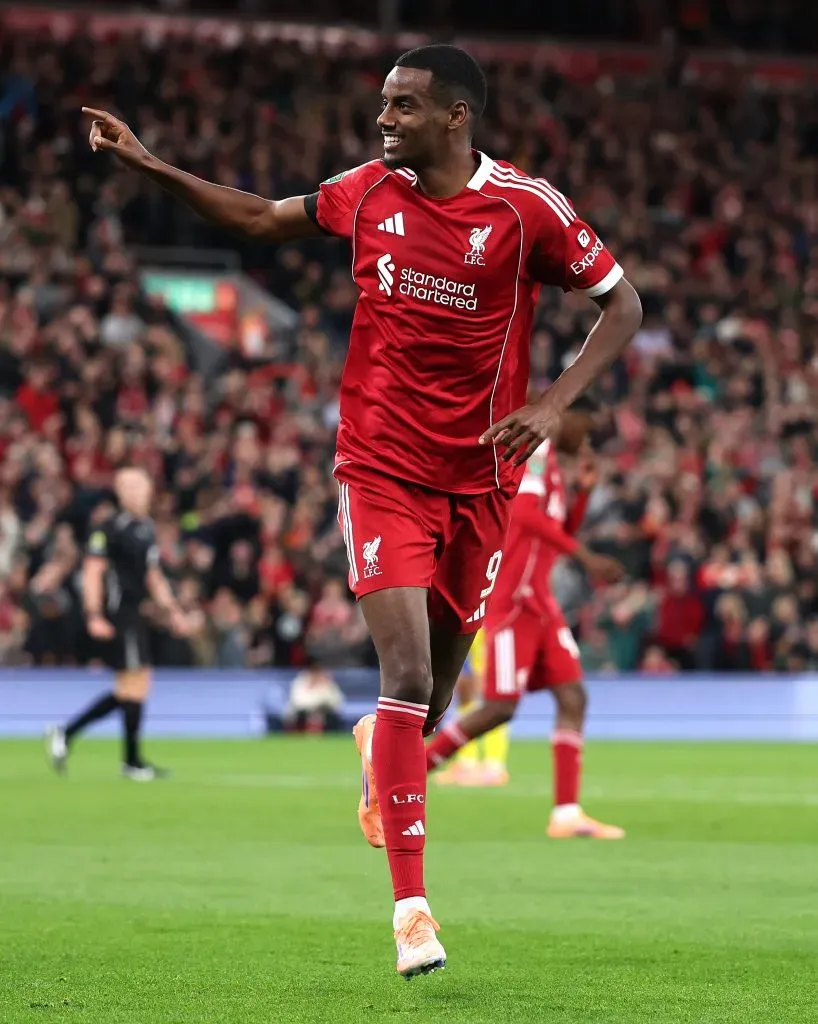 Alexander Isak, do Liverpool, em campo