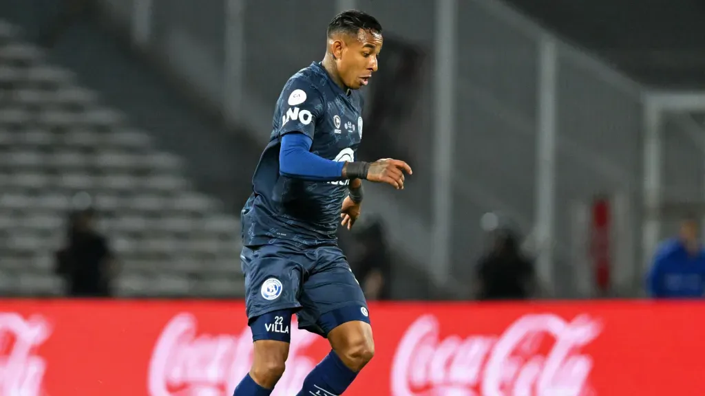 Sebastian Villa corre em jogo do Independiente Rivadavia