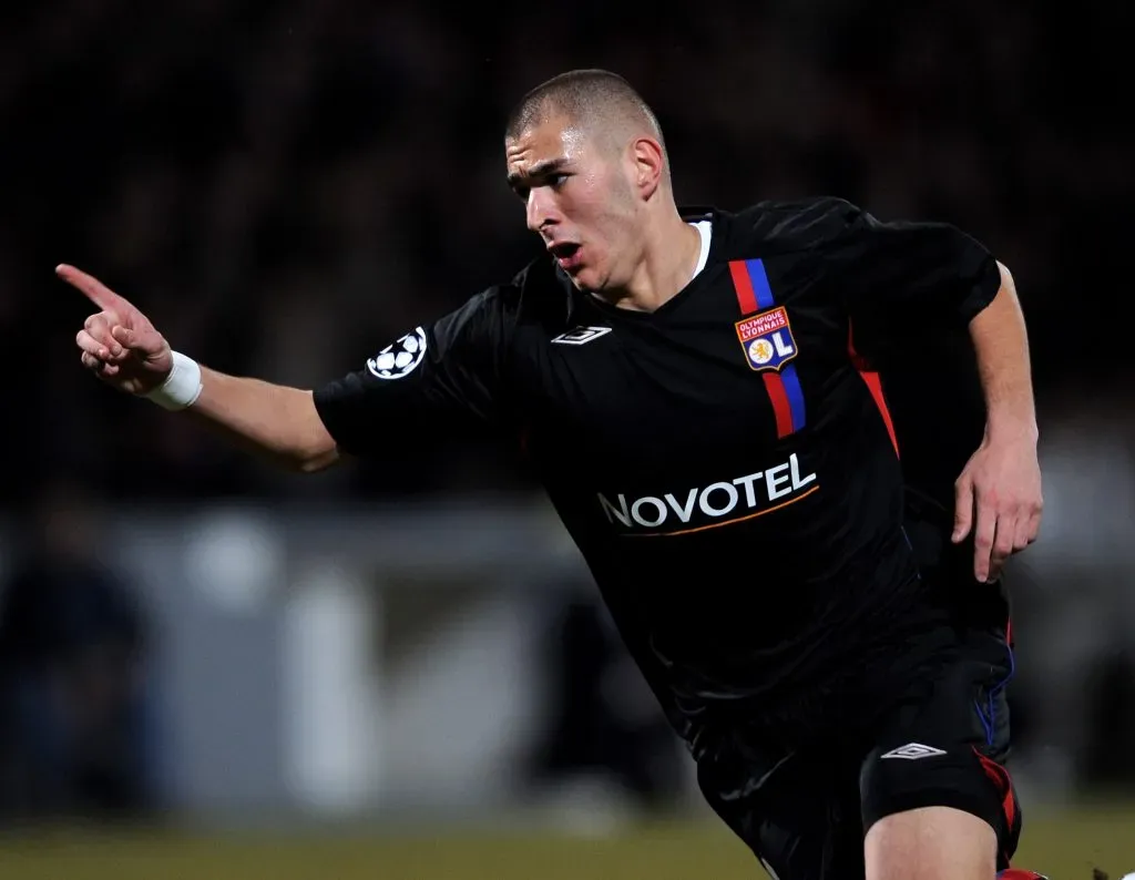 Karim Benzema com a camisa do Lyon (Foto: Shaun Botterill/Getty Images)