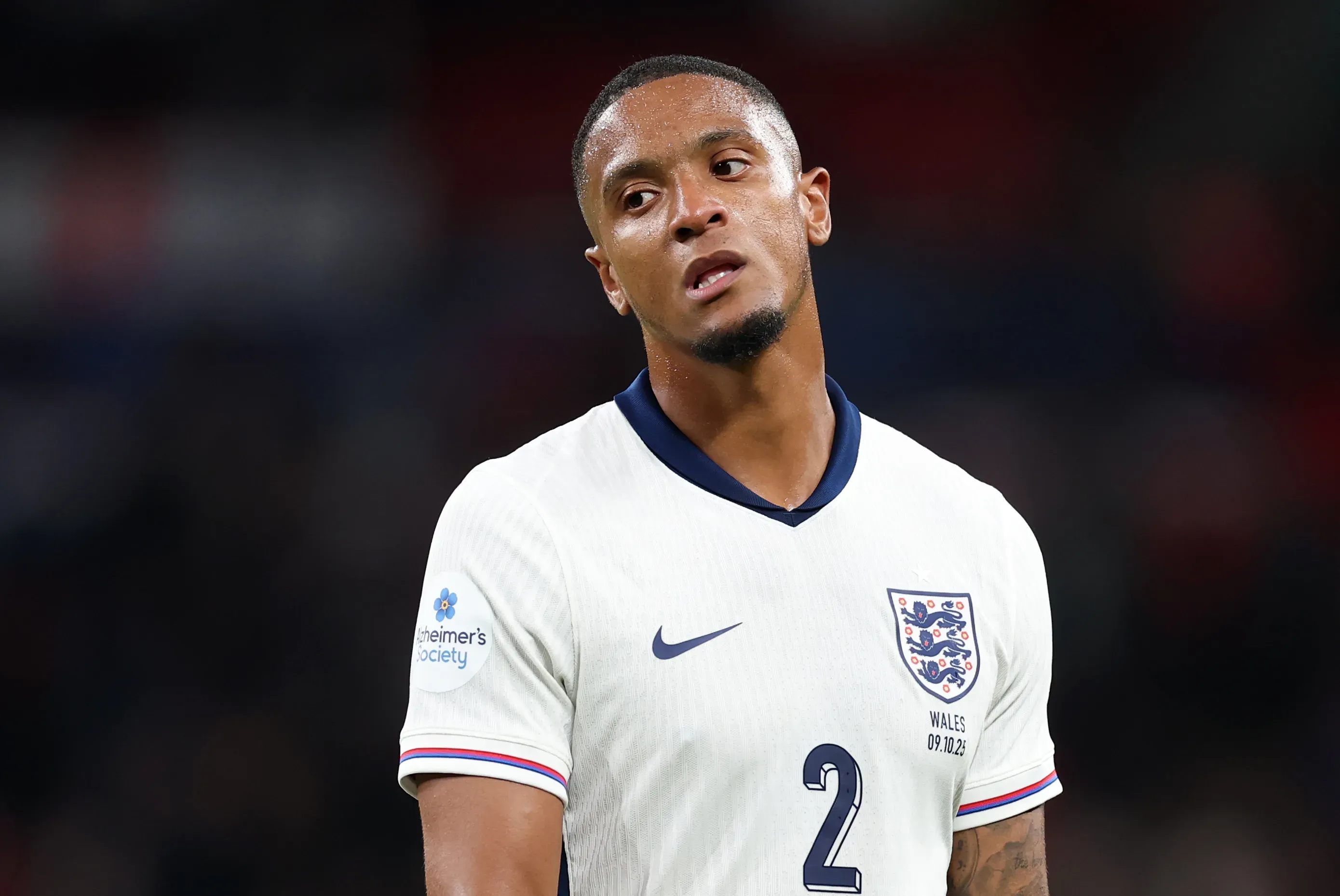 Ezri Konsa disputa a titularidade na seleção da Inglaterra (Foto: Julian Finney/Getty Images)