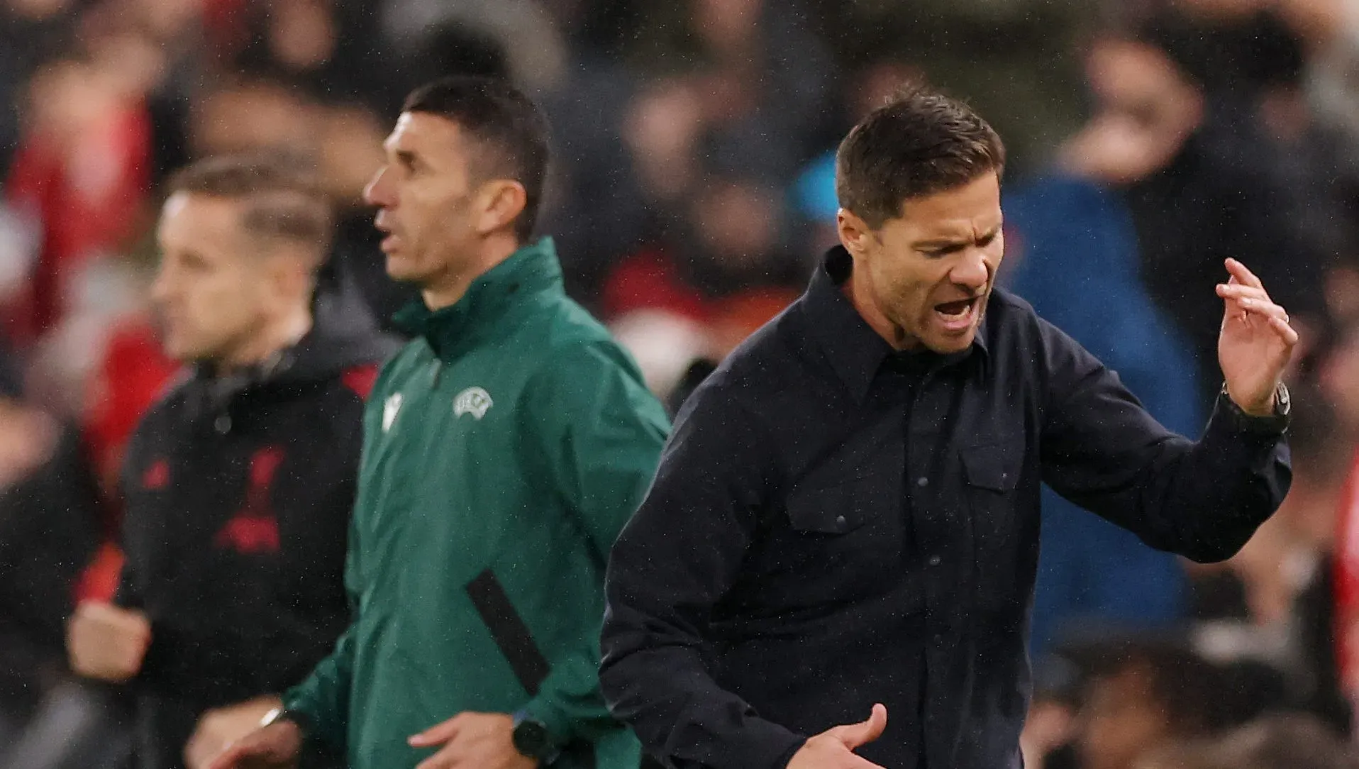 Xabi Alonso, treinador do Real Madrid, reage durante a partida da Fase de Liga (MD4) da UEFA Champions League 2025/26 entre Liverpool FC e Real Madrid C.F., em Anfield, em 4 de novembro de 2025, em Liverpool, Inglaterra. (Foto: Carl Recine/Getty Images)